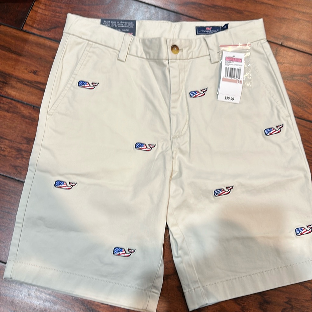 Brand New Vineyard Vines Breaker Shorts Size 12 With Flag Whale